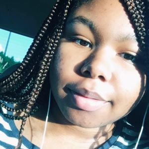 Meet your Posher, Monique